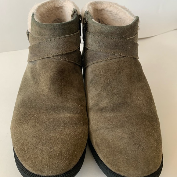 Ugg | Benson Waterproof Ankle Boots - Picture 3 of 11